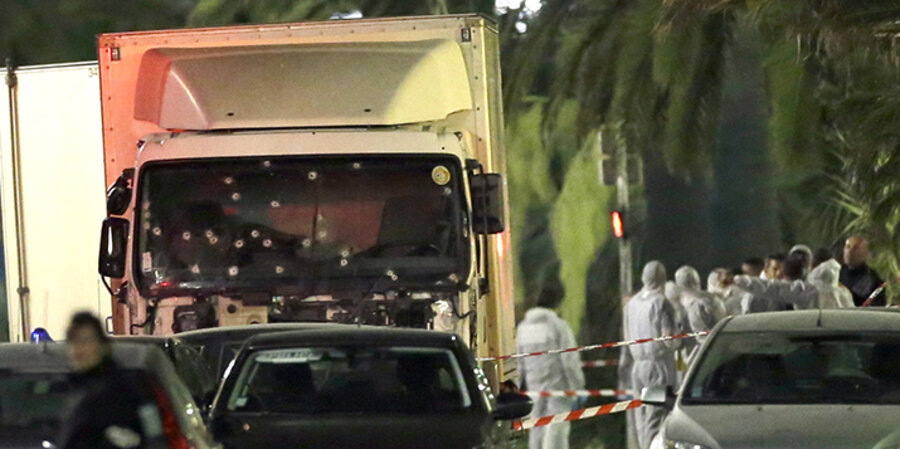 Der Fahrer des LKW's konnte nur mit Polizeigewalt gestoppt werden. Foto: picture-alliance/AP Photo