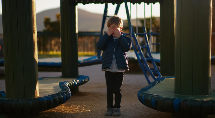 Wie können Kinder Gott kennenlernen, wenn sie furchtbares Leid erlebt haben? Symbolbild: KI/Adobe Firefly