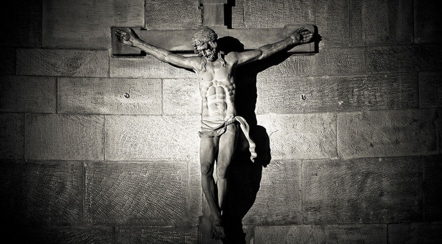 Eine Jesusfigur am Kreuz. Symbolbild: pixabay.com