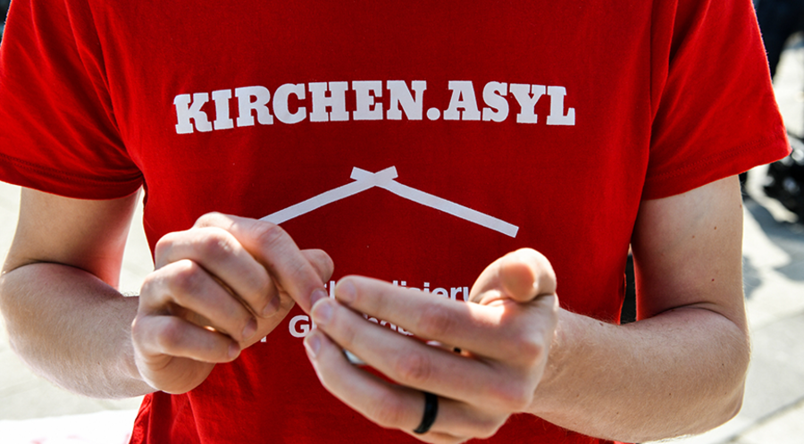 Das Kirchenasyl sorgt immer wieder für Auseinandersetzungen zwischen Kirchen, Behörden und Politik. Foto: kna.de