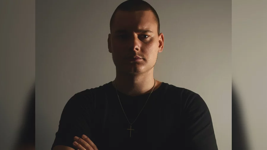 Unter dem Künstlernamen „Ill-Lyricus“ predigt Kevin Neufeld (28) das Evangelium auf harten Rap-Beats. 