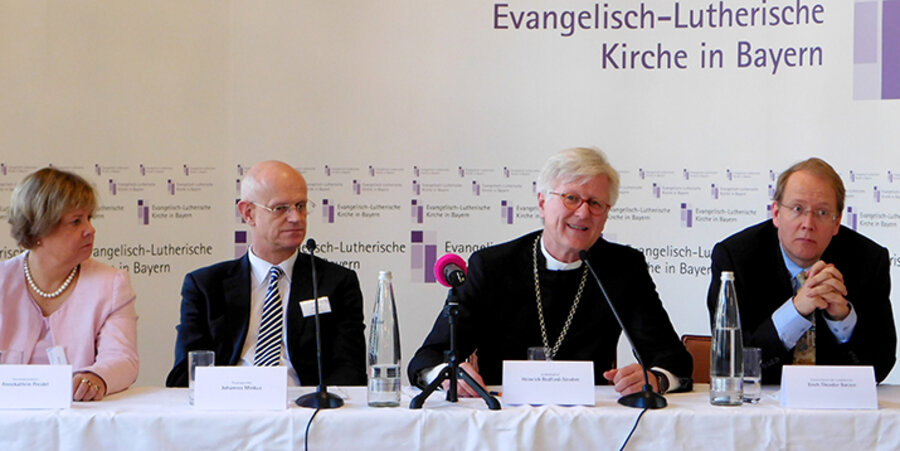 3. v. l.: Der EKD-Ratsvorsitzenden, Landesbischof Heinrich Bedford-Strohm. Foto: idea/Schillinger