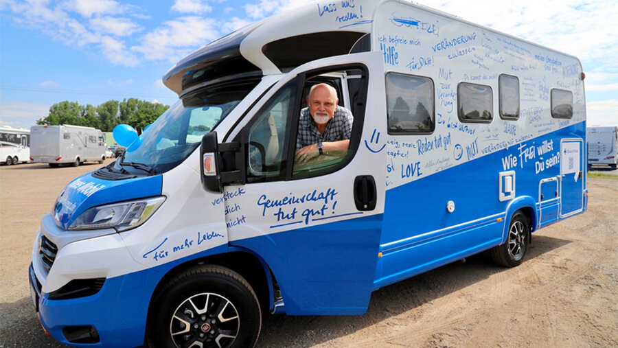 Das Blaue Mobil soll für ein Leben ohne Sucht werben. Foto: Blaues Kreuz e.V.