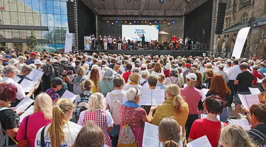 Etwa 10.000 Besucher kamen zum Kulturkirchenfest nach Chemnitz. Foto: epd-bild/Dirk Sukow