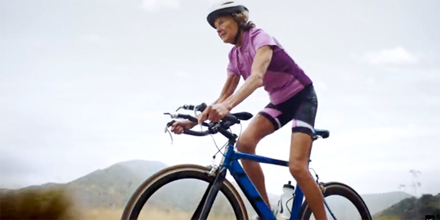 Die US-amerikanische Nonne Madonna Buder. Screenshot: Youtube/Nike