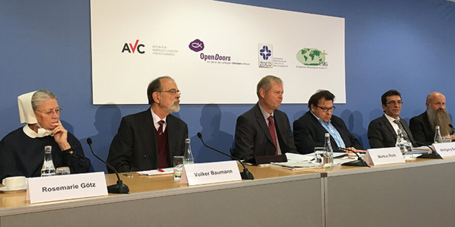 Das christliche Hilfswerk Open Doors stellt gemeinsam mit anderen Hilfsorganisationen ihre neue Erhebung mit dem Titel „Mangelnder Schutz religiöser Minderheiten in Deutschland“ vor. Foto: idea/Pankau