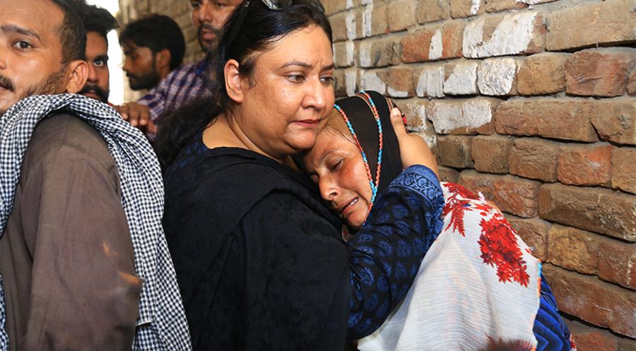 Aneeqa Anthony (Mitte) setzt sich für verfolgte Christen in Pakistan ein. Foto: Privat