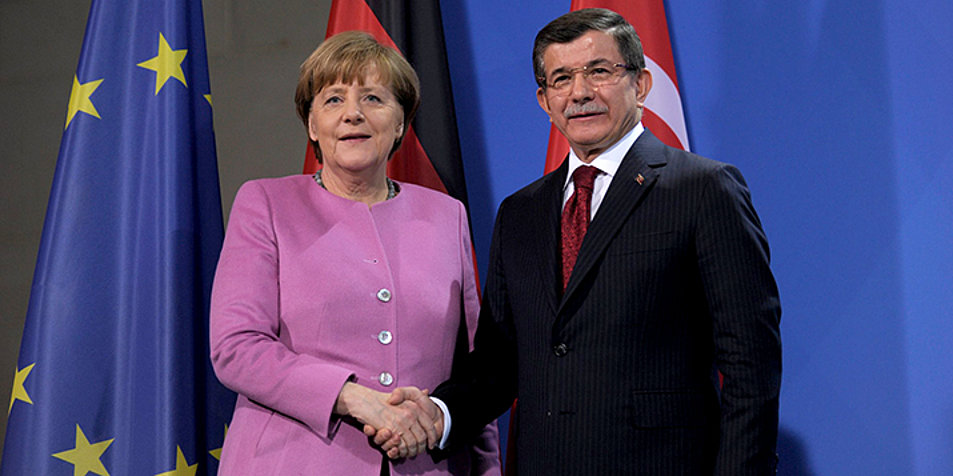 Die Bundeskanzlerin Angela Merkel und der türkische Ministerpräsident Ahmet Davutoğlu. Foto: picture alliance/NurPhoto