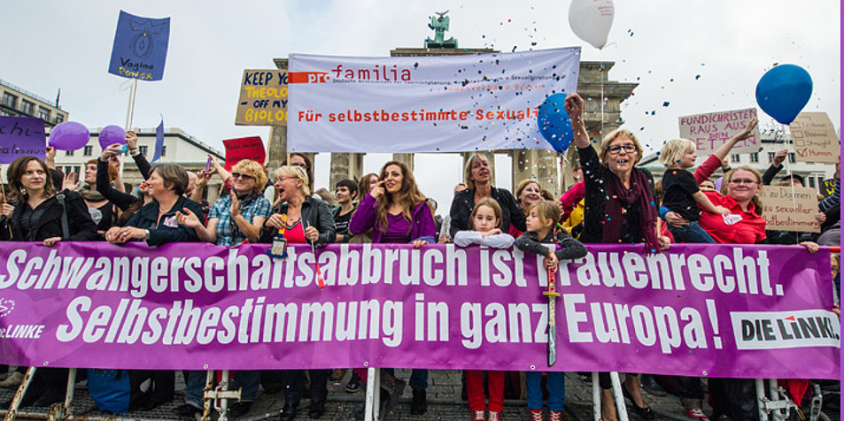 Gegendemonstranten beim Marsch für das Leben: Die Partei „Die Linke“ stellte 1.500 Euro für Aktionen gegen den Marsch zur Verfügung. Foto: idea/M. Pletz