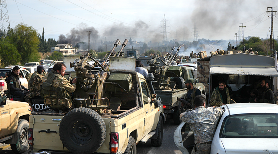 Truppen der Übergangsregierung rücken in die Küstenregion Latakia aus. Dort kam es zuvor zu Massakern an Alawiten. Foto: picture alliance/dpa/Moawia Atrash