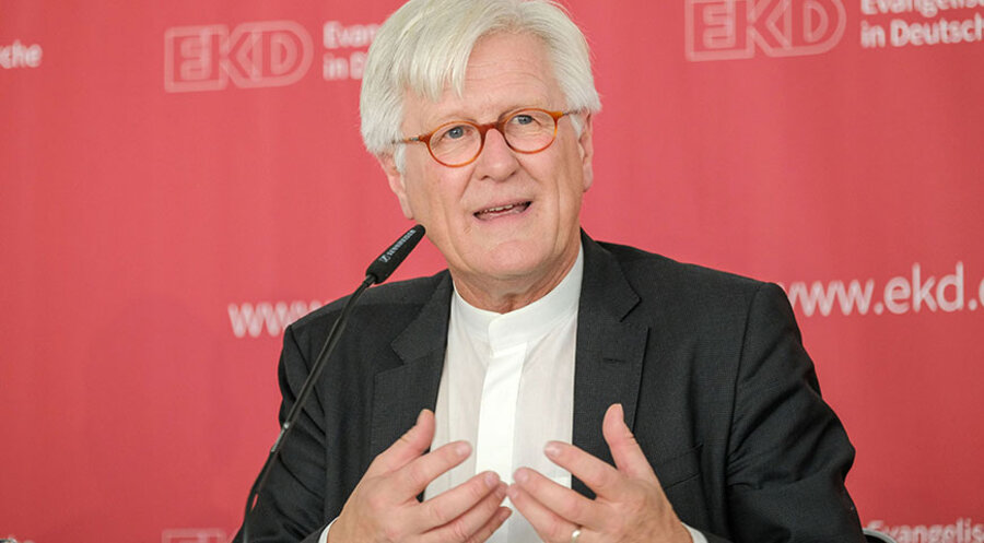 Fordert mehr „staatliche Verordnungen“ zur Bekämpfung des Klimawandels: Der frühere EKD-Ratsvorsitzende und Ex-Landesbischof der ELDB, Heinrich Bedford-Strohm. Foto: EKD/Jens Schulze
