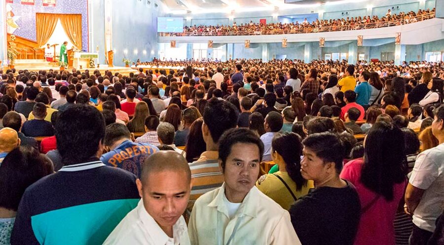 Die wenigen legalen Gottesdienste in Katar sind stets überfüllt. Foto: Open Doors