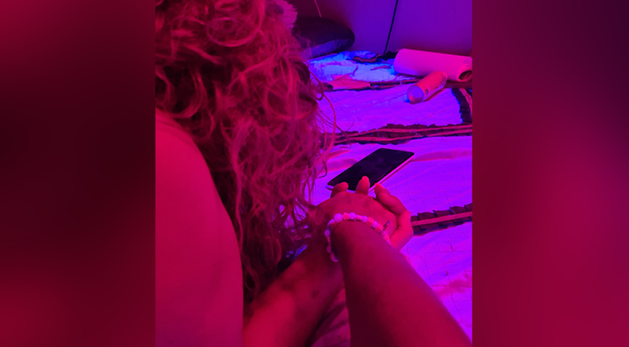 Gebet mit einer Prostituierten in einem Bordell. Foto: Nelli Seidel