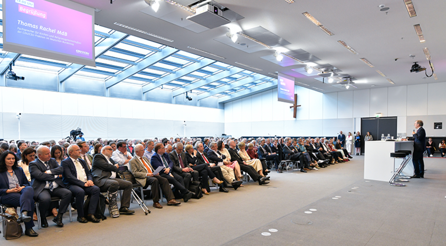 Rund 360 Personen haben im Fraktionssitzungsaal im Deutschen Bundestag an der Veranstaltung teilgenommen. Foto: CDU/CSU-Bundestagsfraktion