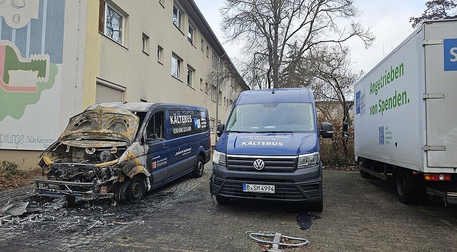 Ein zerstörter Kältebus. Foto: Berliner Stadtmission/Lukas Finley