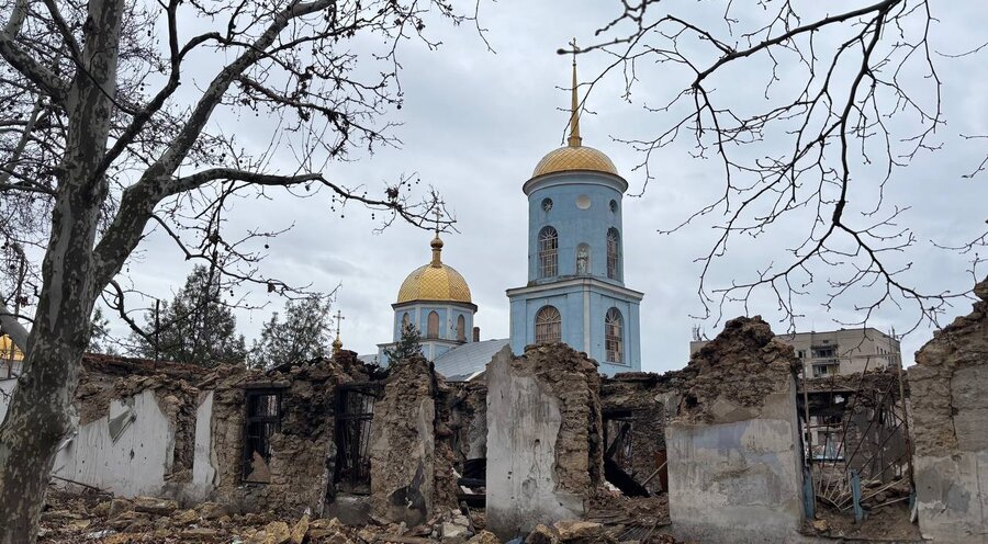 Durch die Explosion wurde die Seitenkapelle der historischen Kirche zerstört. Foto: UOC