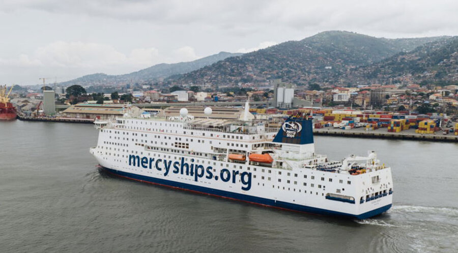 Die beiden Hospitalschiffe Global Mercy und die Africa Mercy waren 2024 in Sierra Leone und Madagaskar im Einsatz. Foto: Mercy Ships Deutschland