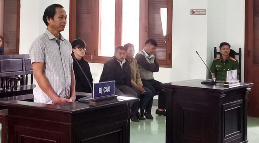 Der vietnamesische Christ Nay Y Blang (links) vor Gericht. Foto: Radio Free Asia, Abteilung Vietnam