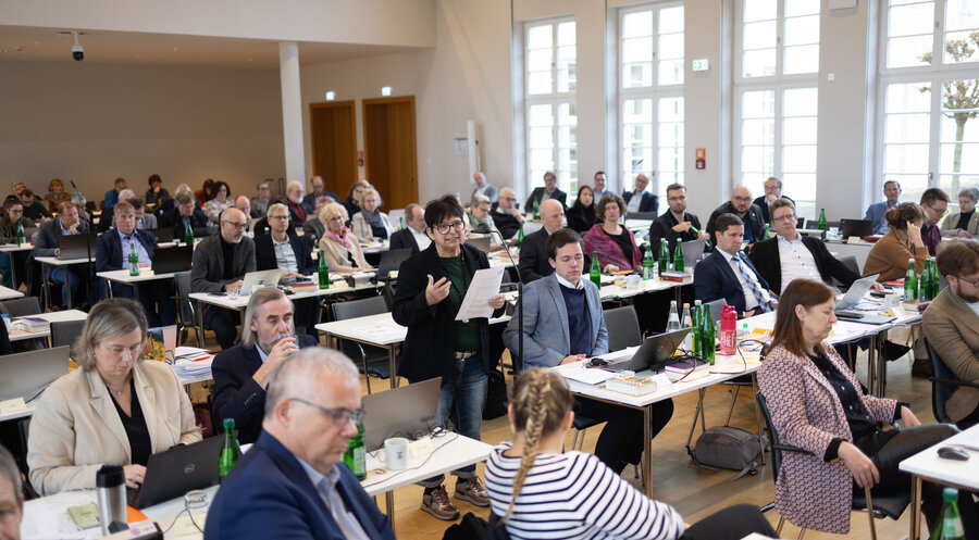 Die Herbstsynode der EKKW in Hofgeismar stimmte der neuen Verwaltungsstruktur zu. Foto: medio.tv/schauderna