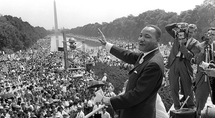 Einsatz für Gerechtigkeit: der Bürgerrechtler Martin Luther King (1929–1968) bei einer Kundgebung in Washington. Foto: picture-alliance/dpa/AFP
