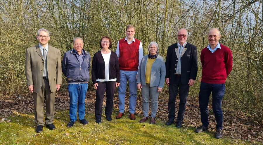 Der neue Vorstand des Vereins „proMission“ (v.l.): Pfarrer Andreas Beck (stellvertretender Vorsitzender), Heinrich Thoma (Schatzmeister), Bruni Bauernfeind (Beisitzerin), Daniel Kalkus, Sonja Körber (Schriftführerin), Matthias Rapsch (Missionsleiter) und der neue Vorsitzende, Pfarrer Jürgen Stadler. Foto: proMission