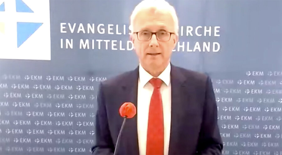 Oberkirchenrat Stefan Große über die finanzielle Situation der EKM in einem Vortrag der digitalen Synode. Screenshot: YouTube/EKMvideo