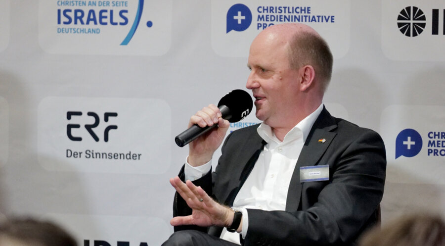 Der Beauftragte der Hessischen Landesregierung für Jüdisches Leben und den Kampf gegen Antisemitismus, Uwe Becker (CDU). Foto: Klaus Werner/CSI