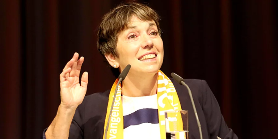 Die EKD-Reformationsbotschafterin Margot Käßmann bei ihrer Bibelarbeit auf dem Deutschen Evangelischen Kirchentag. Foto: DEKT/Nadine Malzkorn