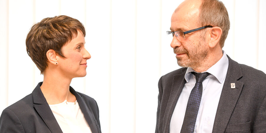 v. l.: Die Bundessprecherin der Partei, Frauke Petry, und der Präses der Evangelischen Kirche im Rheinland, Manfred Rekowski. Foto: Andreas Köhring