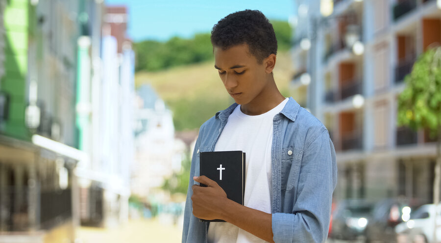 Bei den Männern der Generation Z (Geburtsjahrgänge 1999–2015) wuchs die Zahl derjenigen, die sich zu Jesus bekennen, von 2019 bis 2025 um 15 Prozent. Symbolfoto: iStock/Motortion