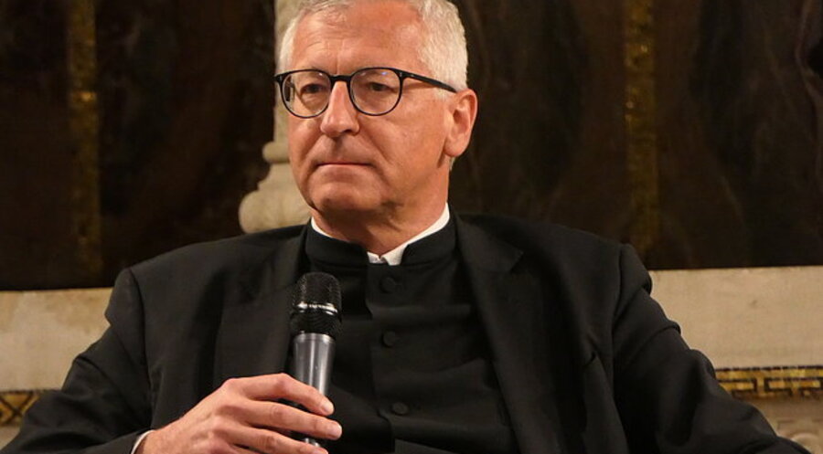 Der evangelische Militärbischof Bernhard Felmberg sprach bei einer Gesprächsrunde in der Erlöserkirche Bad Homburg. Foto: privat