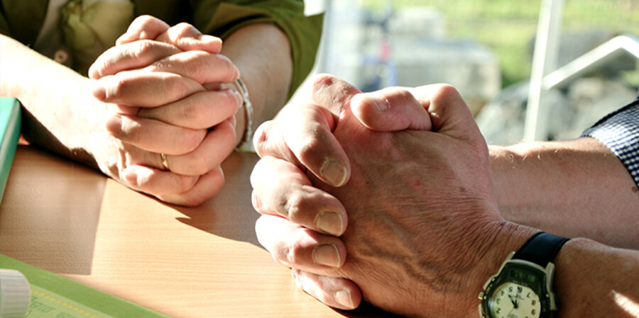 Beim Tischgebet falten Republikaner eher die Hände als Demokraten und Protestanten häufiger als Katholiken. Foto: pixabay.com