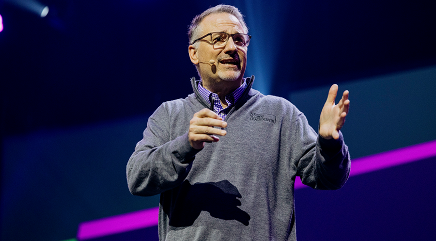 Gemeindeberater Tod Bolsinger: „Die Welt, die vor uns liegt, wird völlig anders sein als die Welt, die hinter uns liegt.“ Foto: willowcreek.de