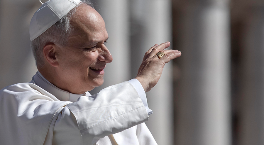 Lud die Mennoniten und andere Täufer zu einer gemeinsamen Aufarbeitung der Geschichte ein: Papst Leo XIV. Foto: picture alliance/Sipa USA/SOPA Images