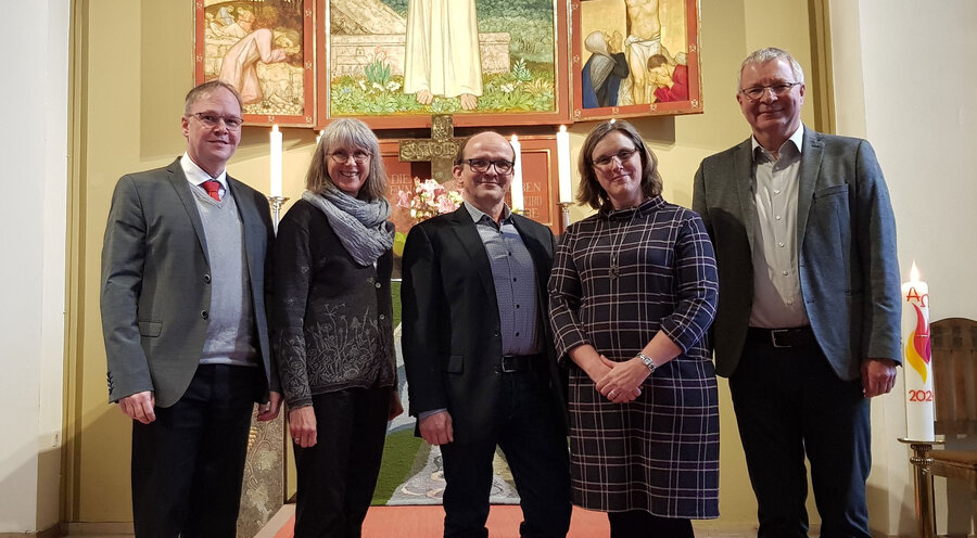Die Organisatoren des Christustags in Lohr am Main (v.l.n.r.): Dekan Till Roth, Pfarrerin Maike Sachs, Stefan und Anke Schroth und Pfarrer Rolf Sons. Foto: privat