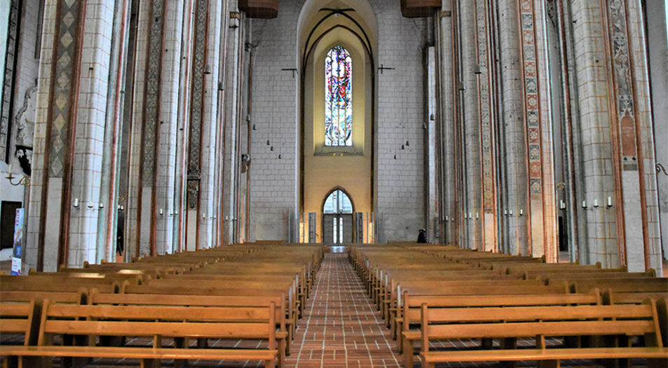 Die „Säkularisierungswelle“ läuft und hinterlässt immer weniger besuchte Kirchen. Symbolfoto: unsplash.com 