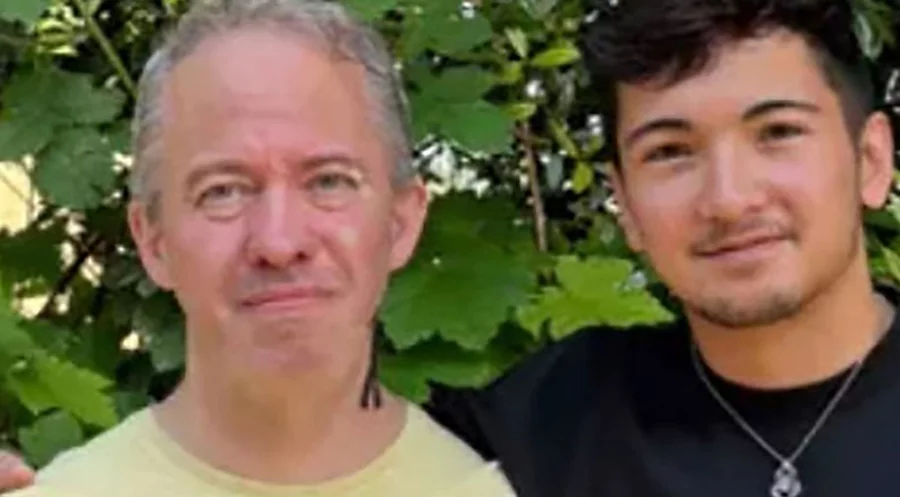 Christoph Muth mit seinem Sohn Jonas. Foto: Privat
