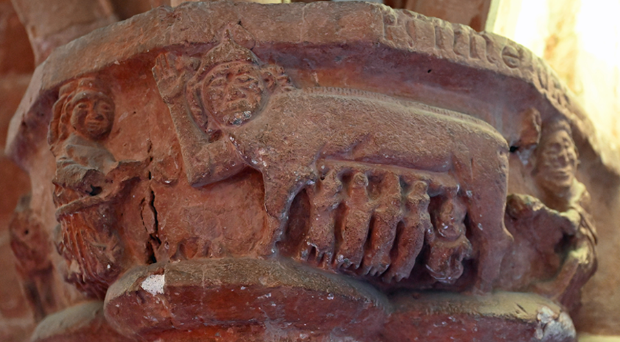 Das 22 mal 55 Zentimeter große Relief im Brandenburger Dom zeigt ein säugendes Schwein mit menschlichem Kopf und einem sogenannten Judenhut. Schweine galten als Symbol der Unreinheit und der Sünde. Foto: Picture Alliance/dpa/Jonathan Penschek