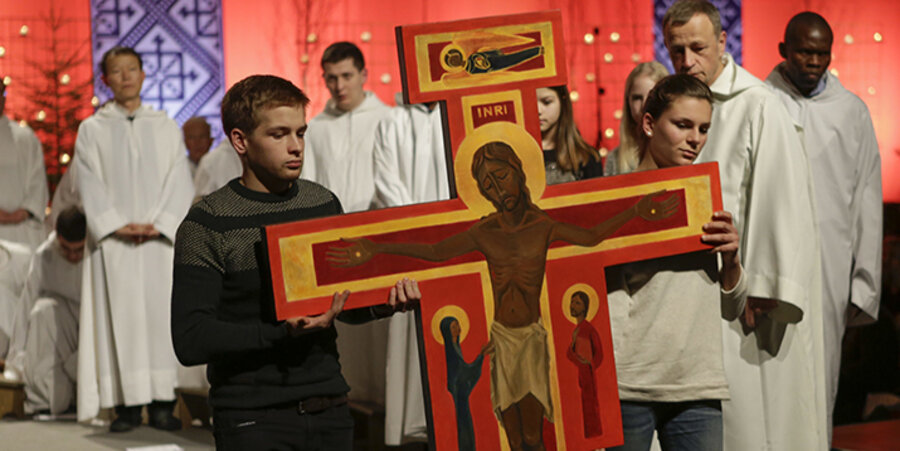 15.000 junge Menschen stellten beim Taizé Treffen in Riga Jesus in den Mittelpunkt. Foto: picture-alliance/Pacific Press