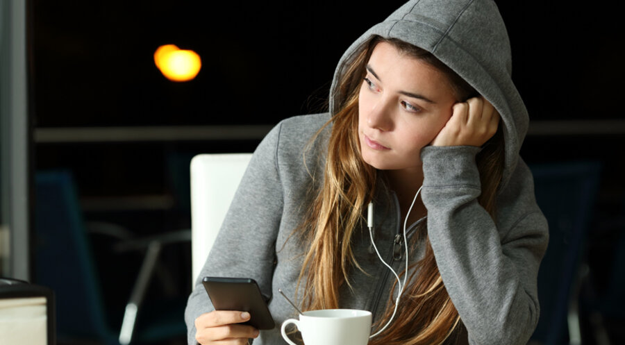 Dem Caritasverband zufolge hat ein Teil der jungen Erwachsenen soziale Ängste entwickelt und meidet Begegnungen mit anderen. 