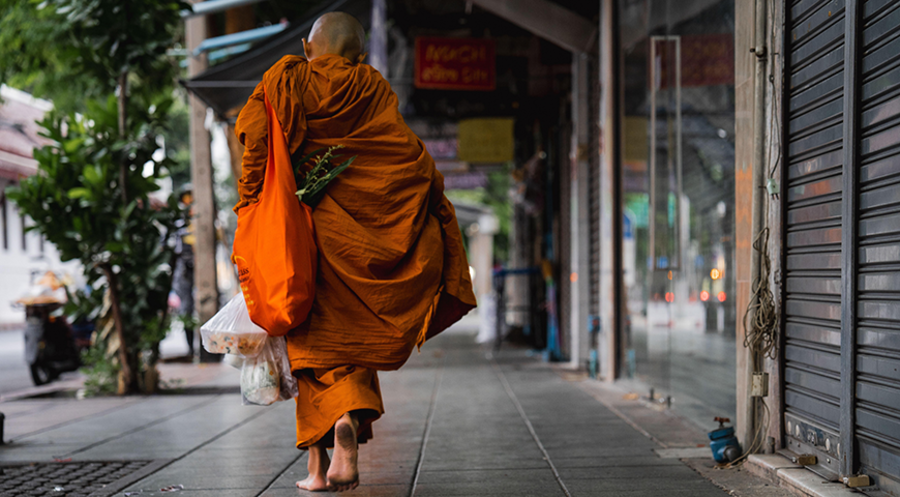 Fünfzehn buddhistische Mönche stehen im Verdacht, jahrelange Beziehungen zu der 35-Jährigen unterhalten zu haben. Foto: picture alliance/Sipa USA/SOPA Images