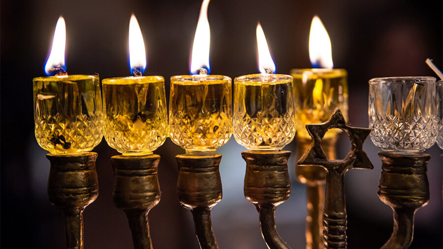 Die Menorah gehört zu vielen jüdischen Festen. Foto: pixabay.com