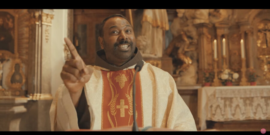 Der Franziskanermönch Sandesh Manuel singt und rappt über biblische Botschaften. Screenshot: YouTube/Sandesh Manuel