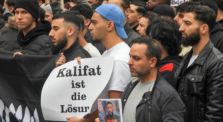 Teilnehmer der „Muslim Interaktiv“-Demonstration am Hamburger Steindamm am 27.04.2024. Foto: picture alliance / ABB