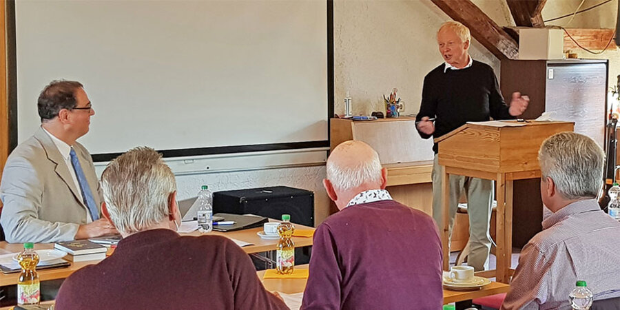 Der stellvertretende Vorsitzende der ChristusBewegung Baden, Pfarrer Paul-Ludwig Böcking, bei seiner Rede. Foto: Martin Kugele