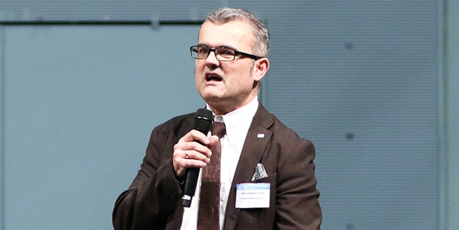 Der Konferenzleiter der Jugendkonferenz für Weltmission, Ulrich Weinhold. Foto: nxtwphotos/Andreas Stein