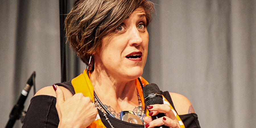 Nadia Bolz-Weber bei ihrem Auftritt auf dem Deutschen Evangelischen Kirchentag 2017. Foto: idea/Wolfgang Köbke
