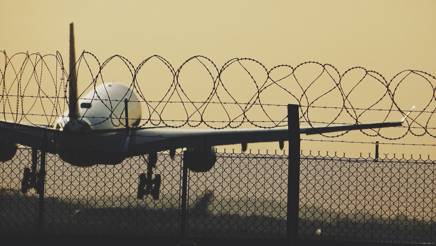 Drohender Rückflug in die Heimat: Der Iran gehört zu den Ländern, in denen Christen am schärfsten verfolgt werden. Symbolbild: unsplash.com