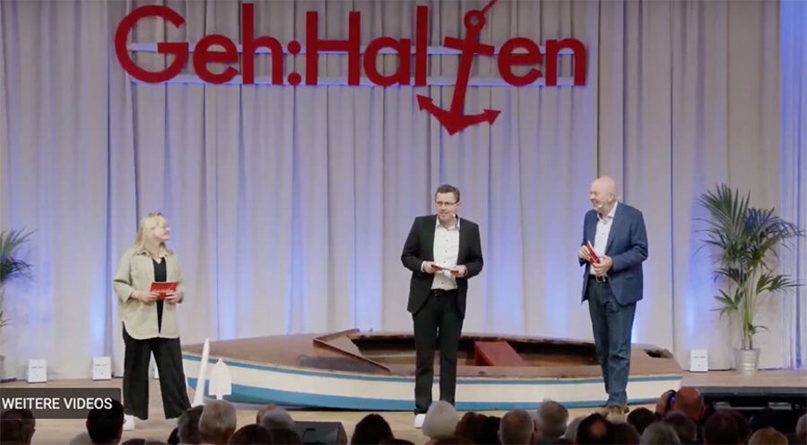 v. l.: Missionarin Anna Marasco, Gesamtleiter der Liebenzeller Mission, David Jarsetz, und der Rektor der Internationalen Hochschule Liebenzell, Prof. Volker Gäckle. Screenshot: youtube.de/Liebenzeller Mission