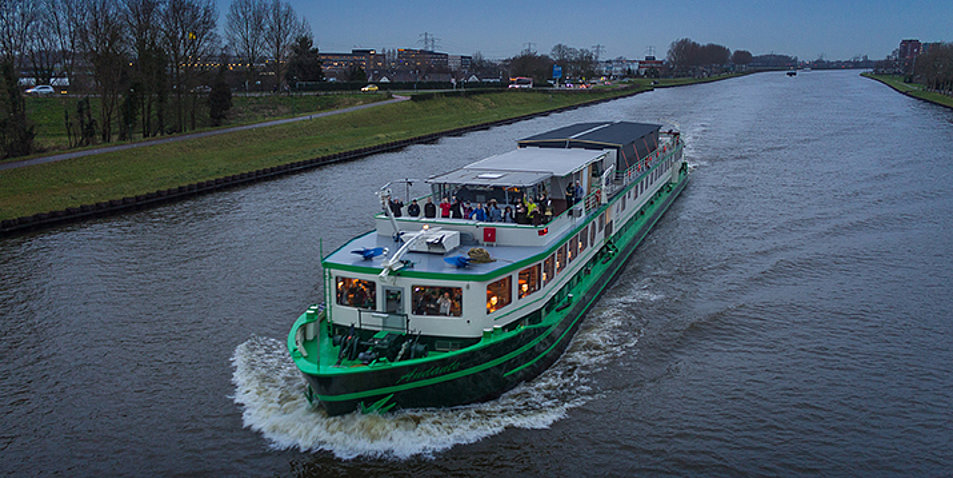 Das „Riverboat” von OM bei seiner Jungfernfahrt in den Niederlanden. Foto: OM